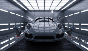 Une voiture impeccablement polie avec des reflets brillants montrant les techniques de detailing
